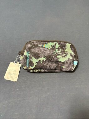 BNWT Lululemon everywhere mini belt bag